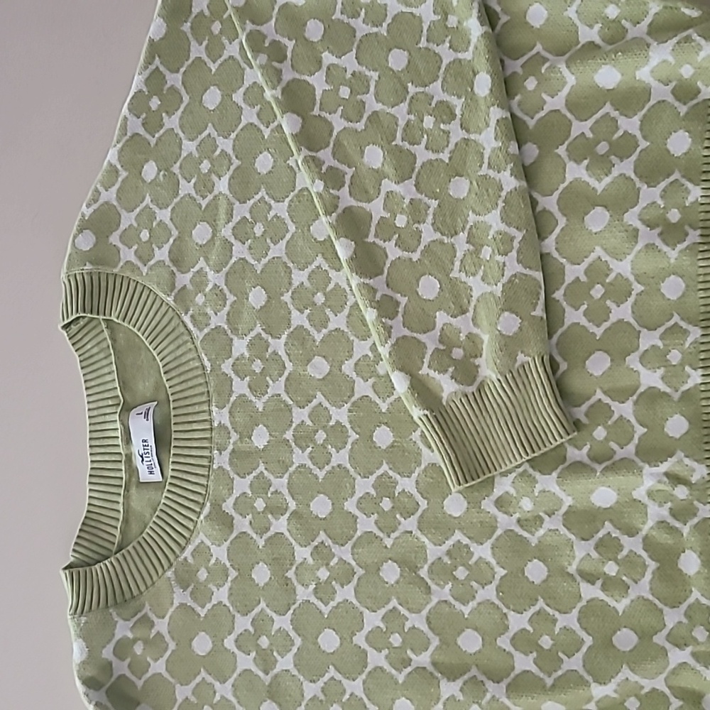 Hollister Green Floral Cropped Crew Sweater